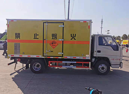 庐阳爆破器材运输车工人安全操作规范与智能技术保障